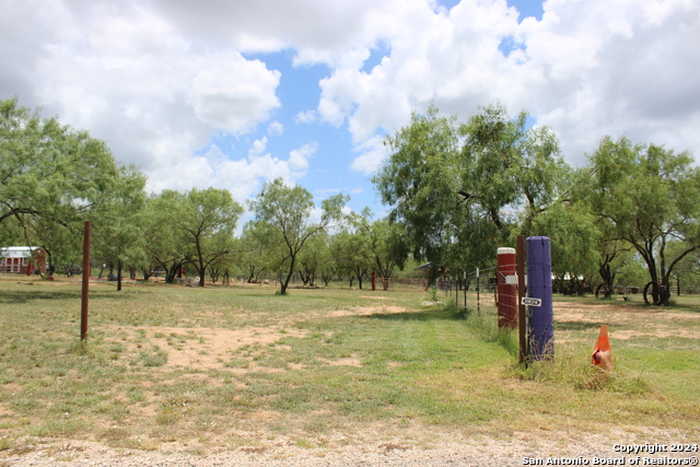 photo 2: 127 County road 2672, Devine TX 78016