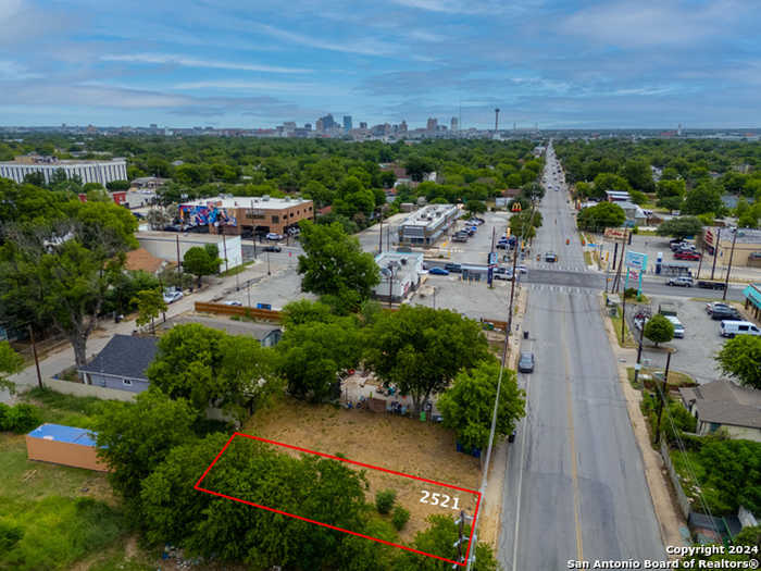 photo 2: 2521 GUADALUPE ST, San Antonio TX 78207