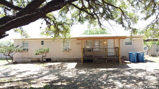 photo 3: 128 WINSHIP RD, Pleasanton TX 78064