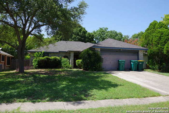 photo 1: 7811 FOREST PATH, Live Oak TX 78233