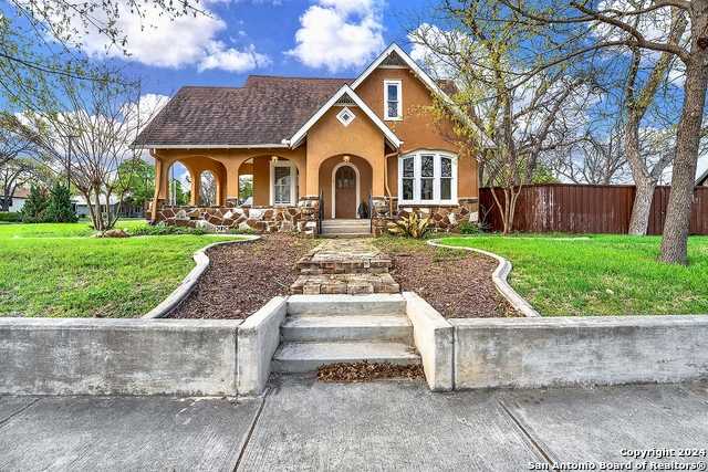 photo 1: 1108 W COLL ST, New Braunfels TX 78130