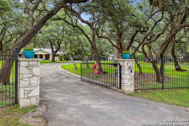 photo 2: 108 BAMBI DR, Boerne TX 78006