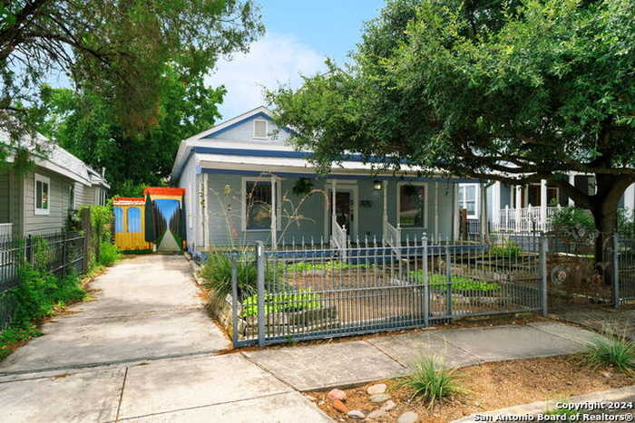 photo 2: 312 E MYRTLE ST, San Antonio TX 78212