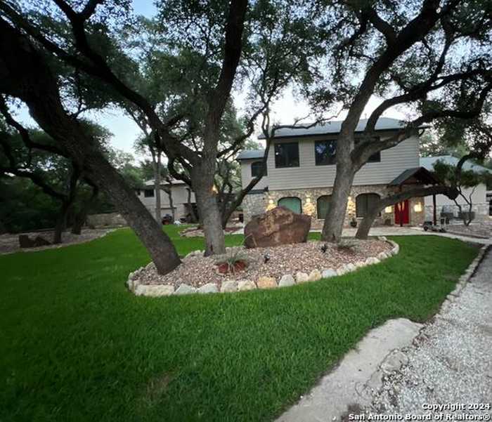 photo 2: 19412 GREENHILL DR, Helotes TX 78023