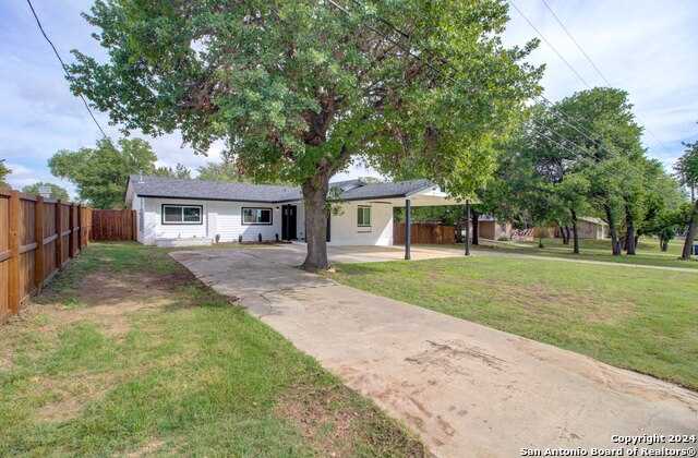 photo 2: 1507 SYCAMORE ST, Bandera TX 78003