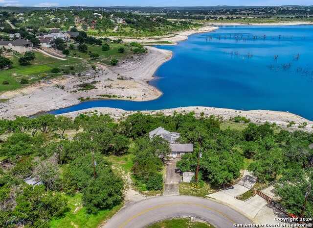 photo 3: 853 GLENN DR, Canyon Lake TX 78133