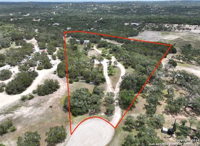 photo 2: 1261 DONNA DR, Canyon Lake TX 78133