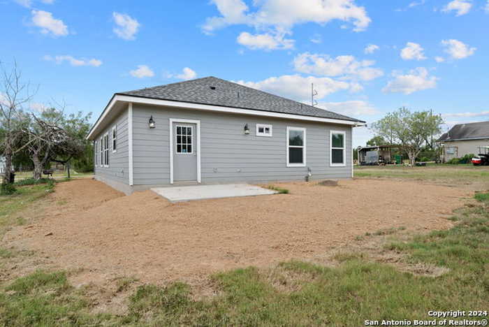 photo 33: 1307 Willow St, Jourdanton TX 78026