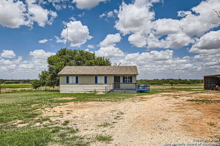 photo 2: 1625 Pittman Rd, St Hedwig TX 78152