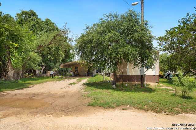 photo 2: 410 SIESTA DR, Bandera TX 78003