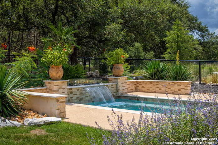 photo 2: 1208 AXIS RDG, New Braunfels TX 78132