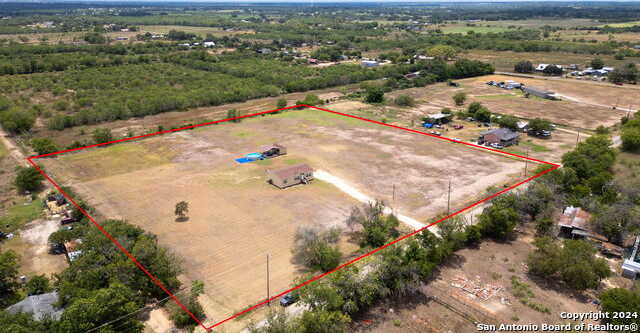 photo 2: 682 COUNTY ROAD 6725, Devine TX 78016