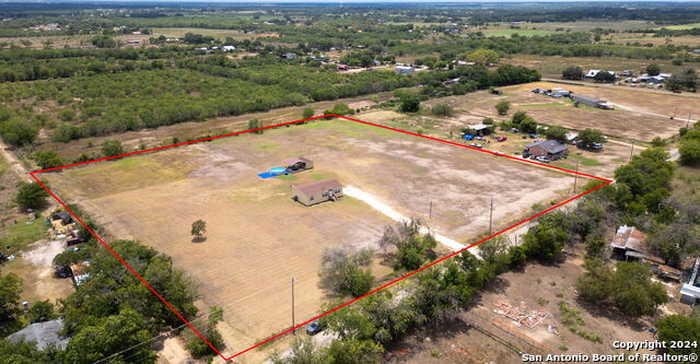 photo 2: 682 COUNTY ROAD 6725, Devine TX 78016