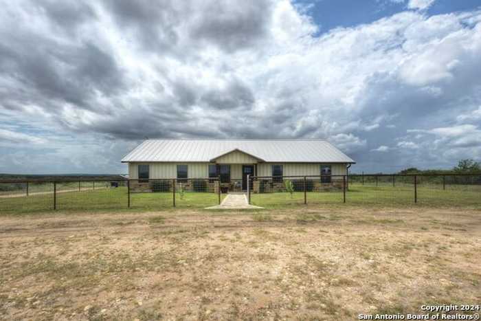 photo 2: 699 County Road 654, Devine TX 78016