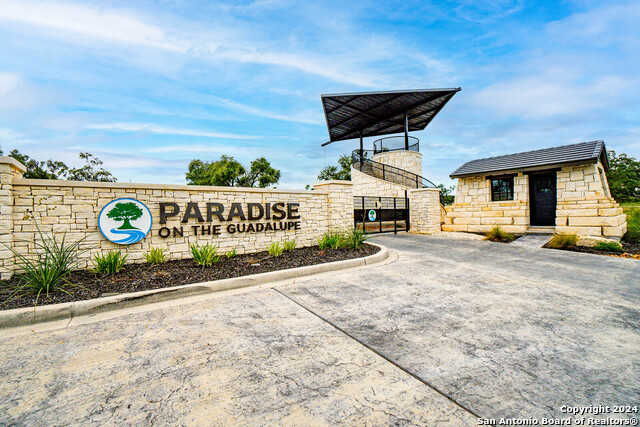 photo 2: 1922 Paradise Parkway, Canyon Lake TX 78133