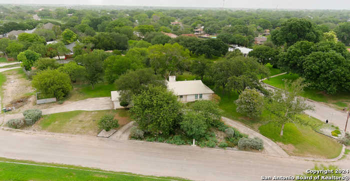 photo 40: 608 Cenizo Blvd, Uvalde TX 78801