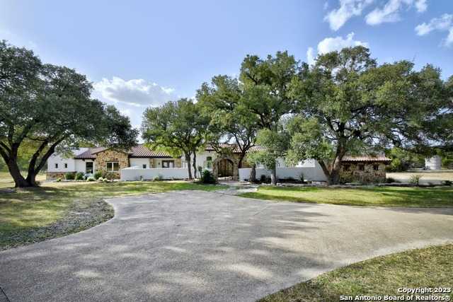 photo 3: 202 WATERSTONE PKWY, Boerne TX 78006