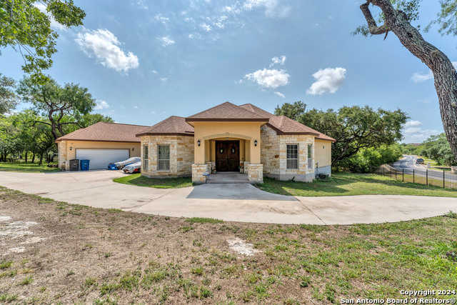 photo 1: 8210 ROY LN, San Antonio TX 78250