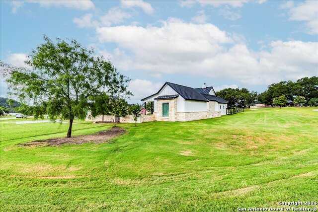 photo 3: 808 WADE RD, New Braunfels TX 78132