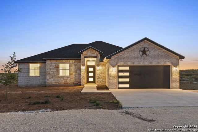 photo 1: 59 Legend Hills, Uvalde TX 78801