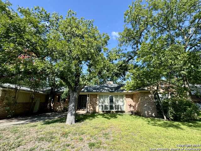 photo 1: 728 N GETTY ST, Uvalde TX 78801