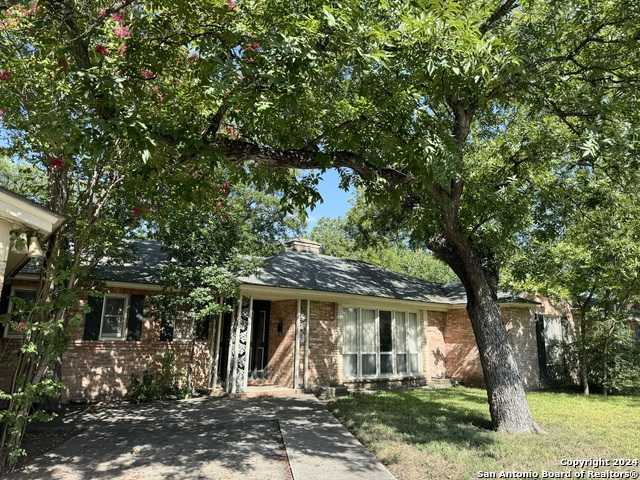 photo 2: 728 N GETTY ST, Uvalde TX 78801