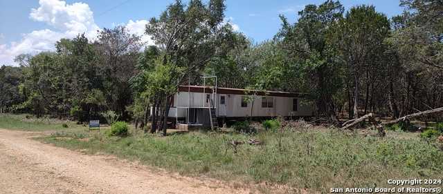 photo 3: 134 Hidden Valley Dr, Bandera TX 78003