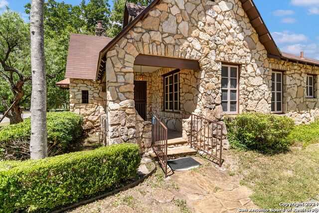 photo 3: 123 W LULLWOOD AVE, San Antonio TX 78212