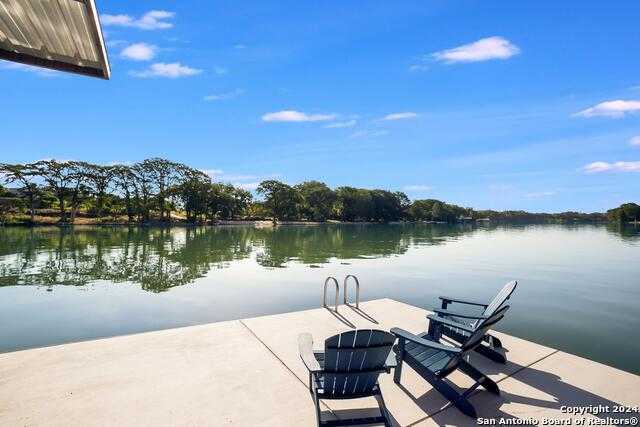 photo 3: 1439 E ZIPP RD, New Braunfels TX 78130