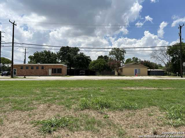 photo 3: 17015 Old Corpus Christi HWY, Elmendorf TX 78112