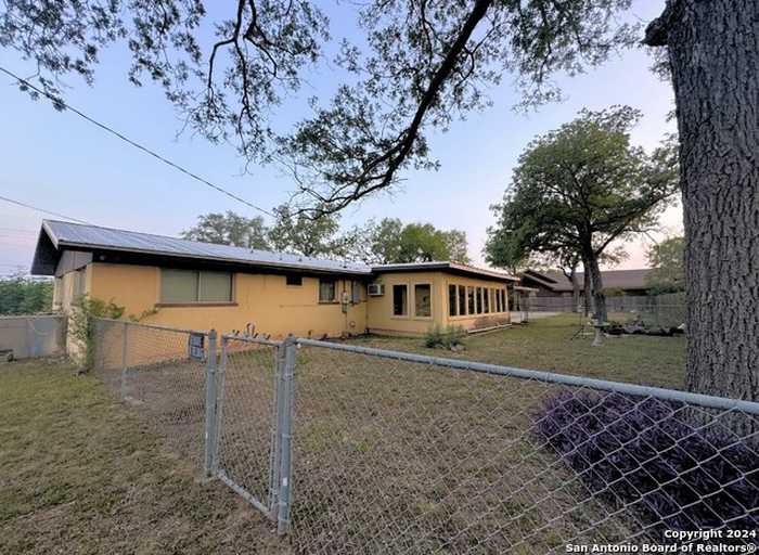 photo 2: 1112 Garner Field Rd, Uvalde TX 78801