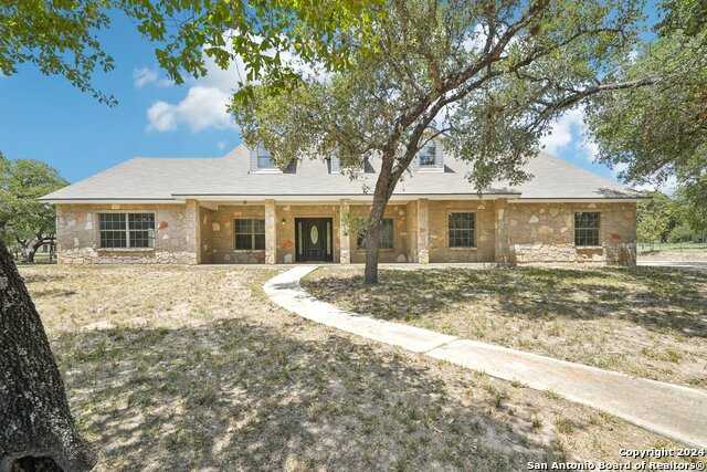 photo 2: 118 SKY HAWK LN, Floresville TX 78114