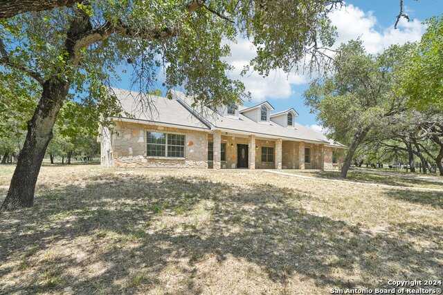 photo 3: 118 SKY HAWK LN, Floresville TX 78114