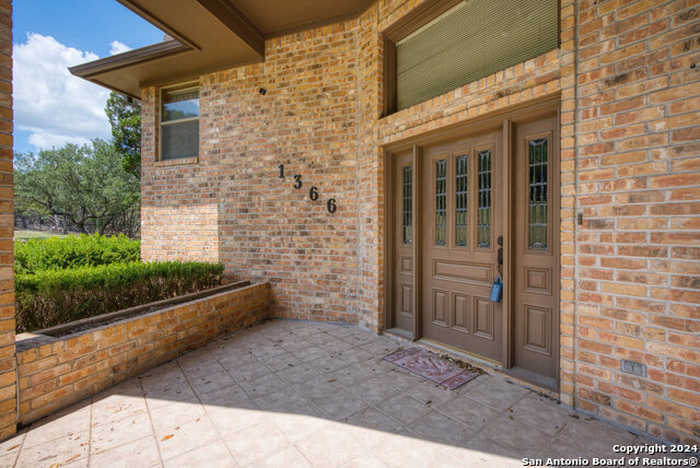 photo 2: 1366 Highland Terrace, Canyon Lake TX 78133