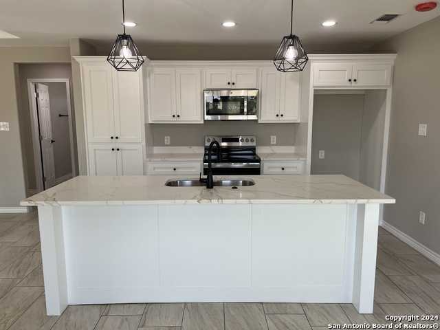 photo 2: 512 linda vista, Del Rio TX 78840