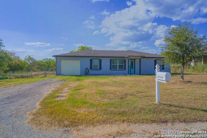 photo 1: 505 Olive St, Jourdanton TX 78026