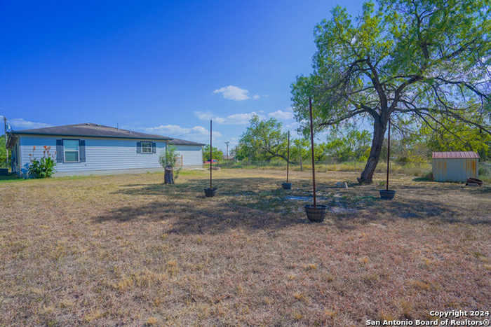 photo 15: 505 Olive St, Jourdanton TX 78026