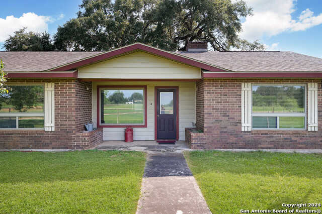 photo 3: 1520 COUNTY ROAD 223, Floresville TX 78114