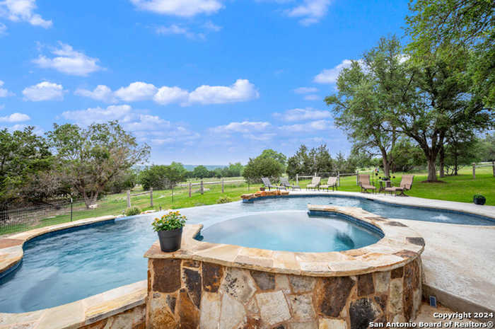 photo 2: 178 CONCHO LN, Boerne TX 78006