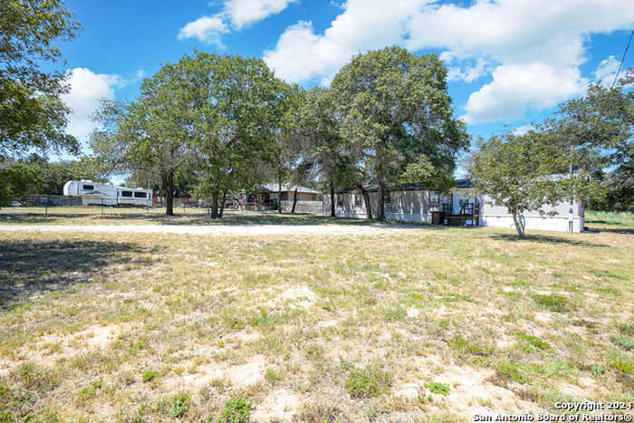 photo 16: 4523 NEW MATHIS RD, Elmendorf TX 78112