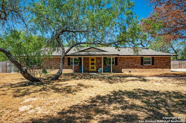 photo 1: 119 CRESTLINE DR, Pleasanton TX 78064