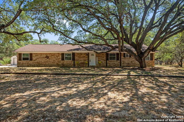 photo 2: 120 live oak, Pleasanton TX 78064