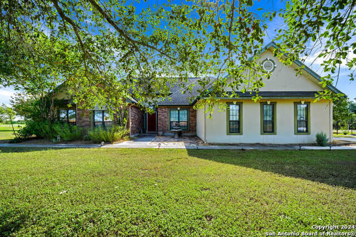 photo 2: 301 COUNTY ROAD 221, Floresville TX 78114