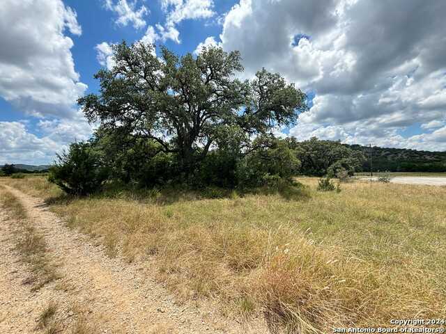 photo 2: 199 Concho Ln, Bandera TX 78003