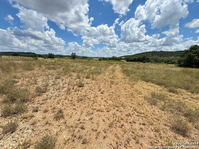 photo 3: 199 Concho Ln, Bandera TX 78003