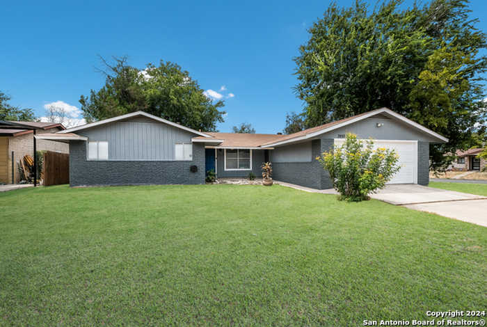 photo 2: 3950 TROPICAL DR, San Antonio TX 78218