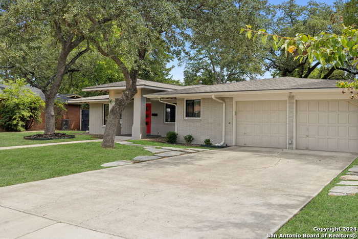 photo 2: 310 NORTHRIDGE DR, San Antonio TX 78209