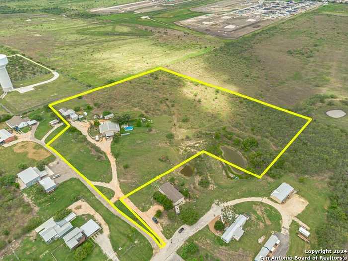 photo 1: 316 Castin Ln, New Braunfels TX 78130