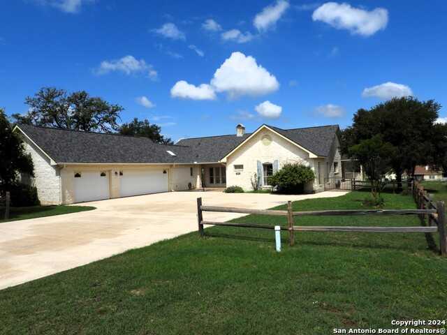 photo 1: 346 KNOLLWOOD CIR, Bandera TX 78003