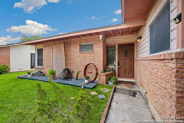 photo 3: 310 Radiance Dr, San Antonio TX 78218